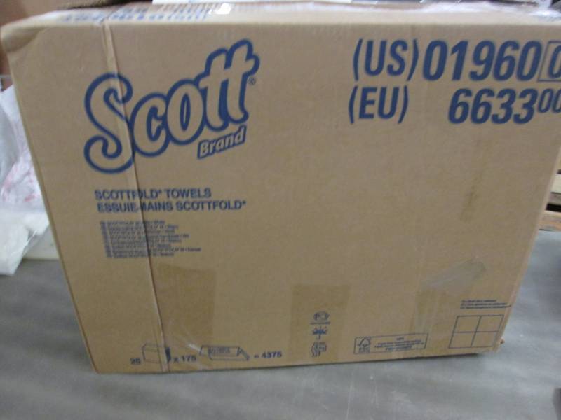 lot 140 image: Case of Scott White Towels 4375 cou...