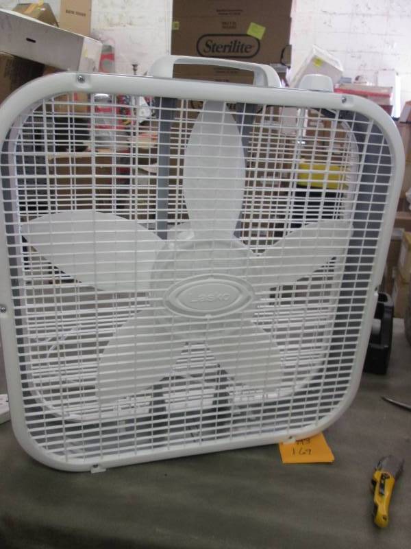 lot 169 image: Lasko 20 inch Box Fan open box, tes...