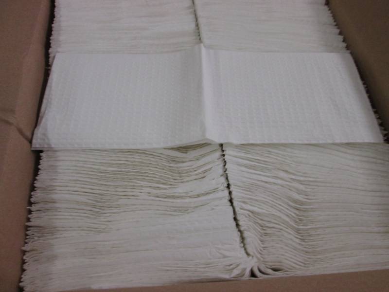 lot 176 image: Box  of 500 Professional Towels 3 p...