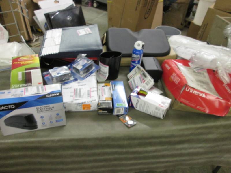 lot 185 image: Large Mixed Lot including Electric ...