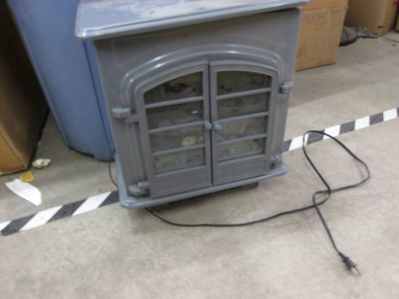 lot 251 image: Electric Stove Heater open box, unt...