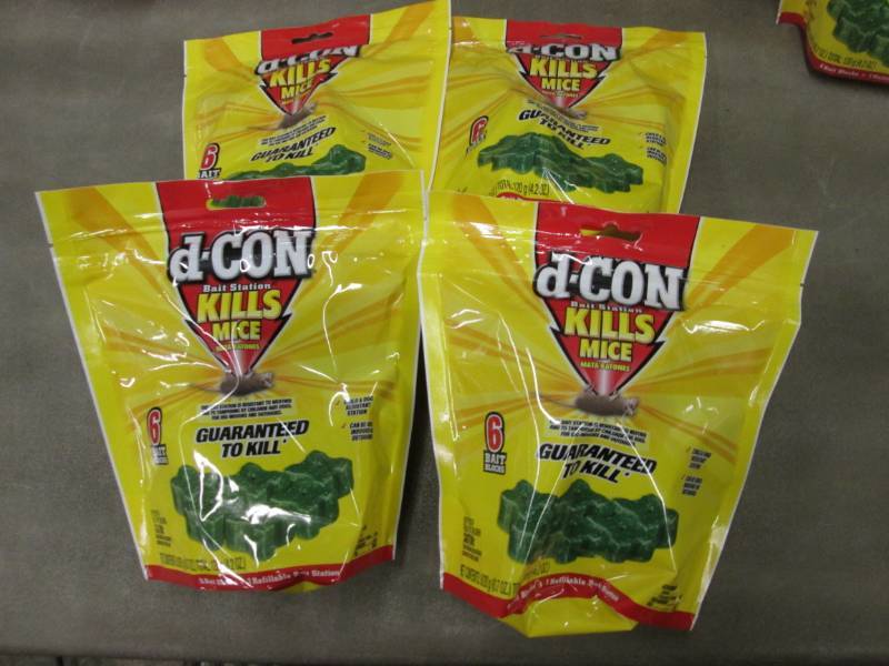 lot 254 image: Lot of 4- 6 pks d-Con Mice Bait Sta...