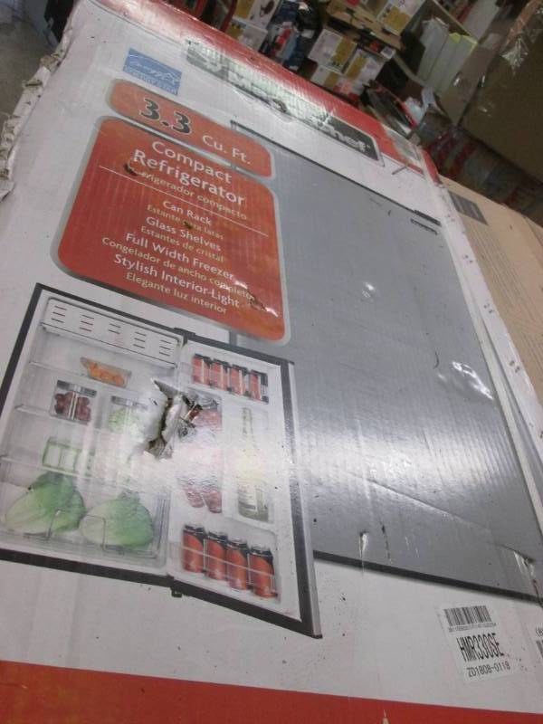 lot 299 image: Magic Chef 3.3 cu. ft. Mini Fridge ...