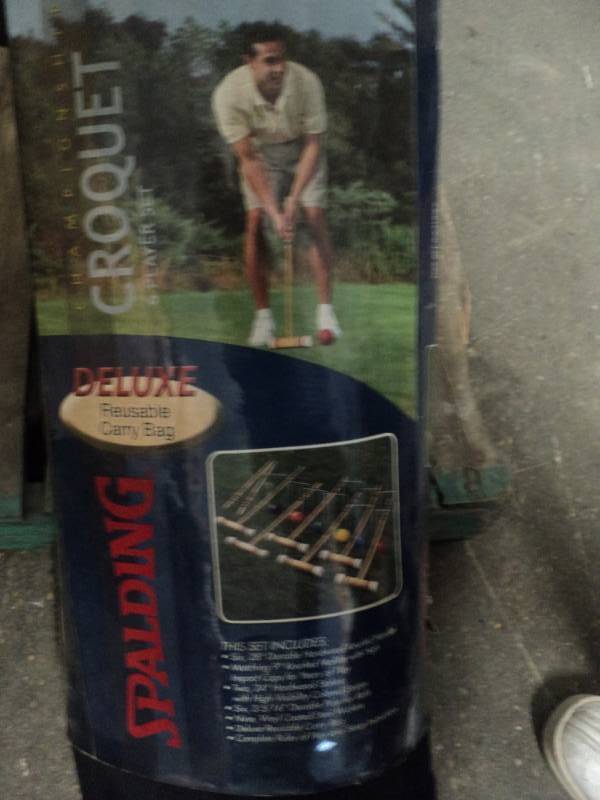 lot 4 image: Spalding Croquet Set in Delux Carry...