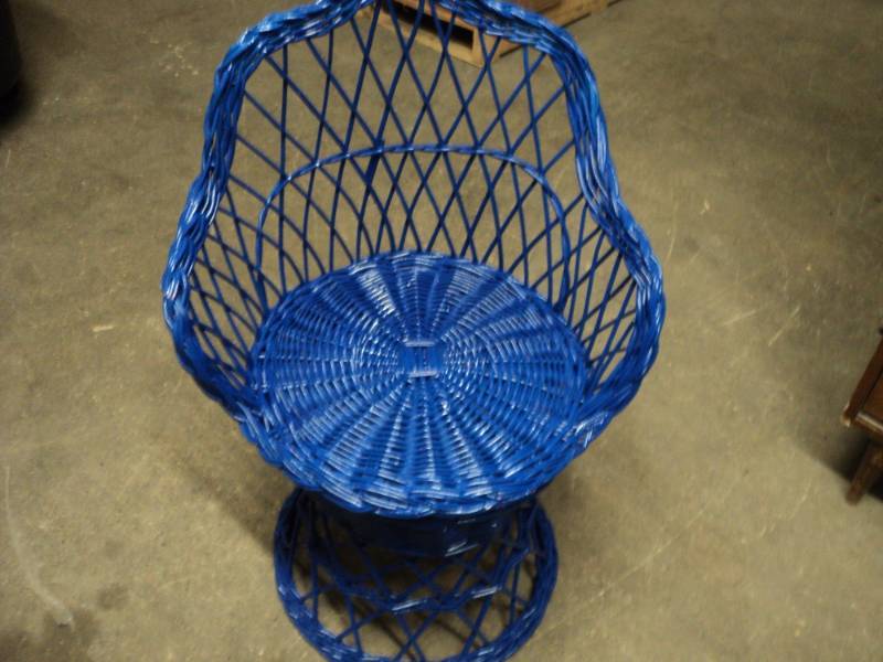 lot 13 image: Blue Wicker Childs Chair...