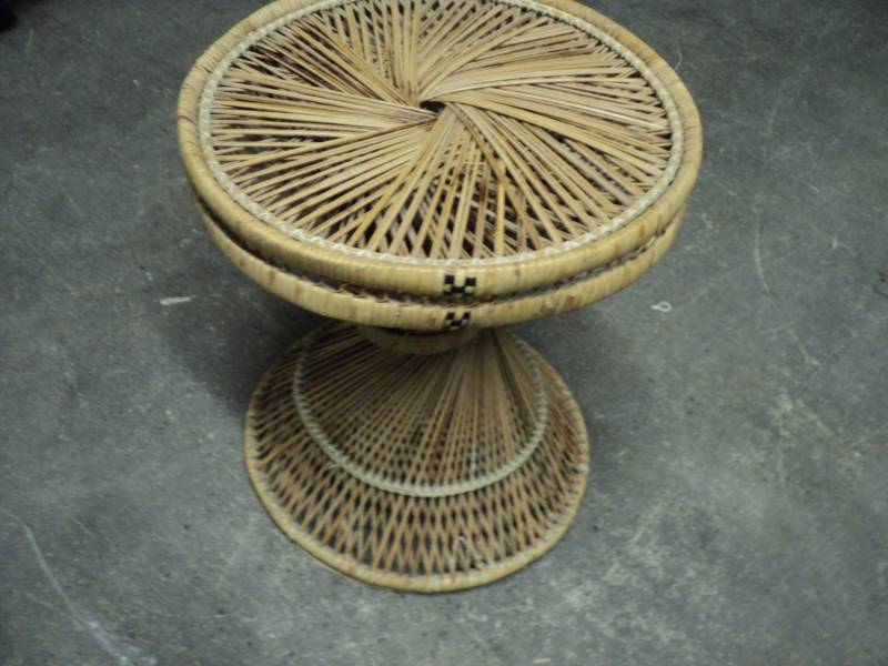 lot 14 image: Wicker End TableStoolPlant Stand ...