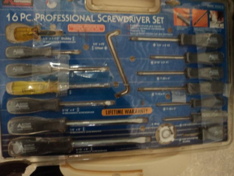lot 16 image: All Trade Professional 16 pc Screwd...