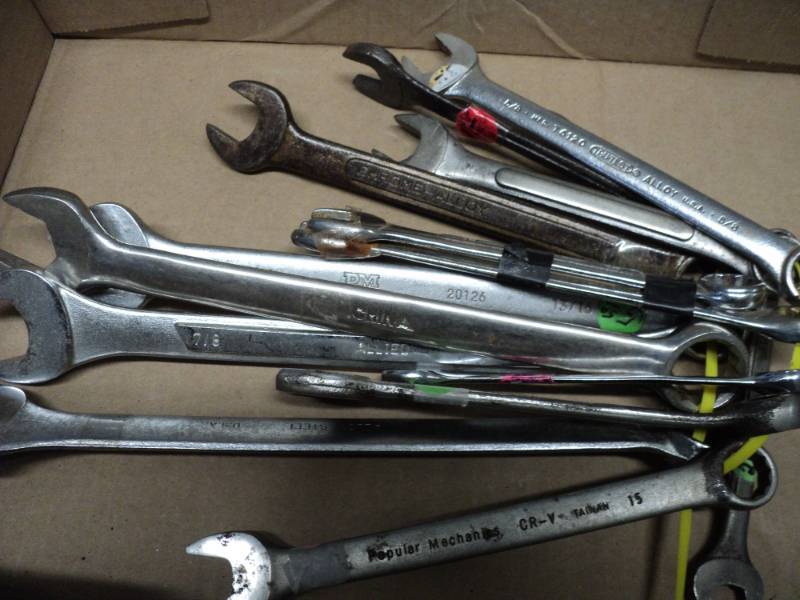 lot 20 image: Various Sizes of Tools...