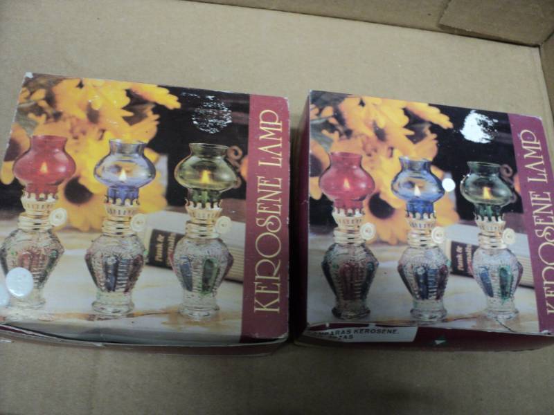 lot 25 image: 6 Small Kerosene Lamps...