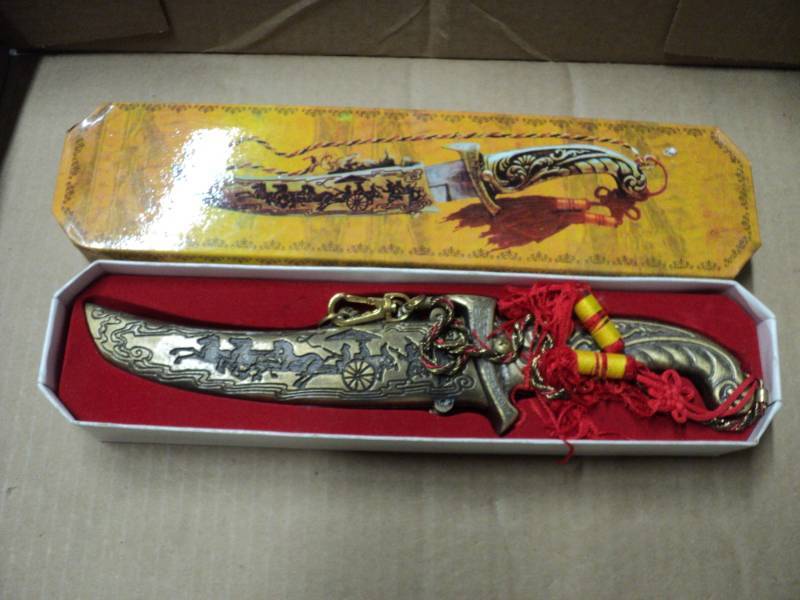 lot 27 image: Dcor Knife...