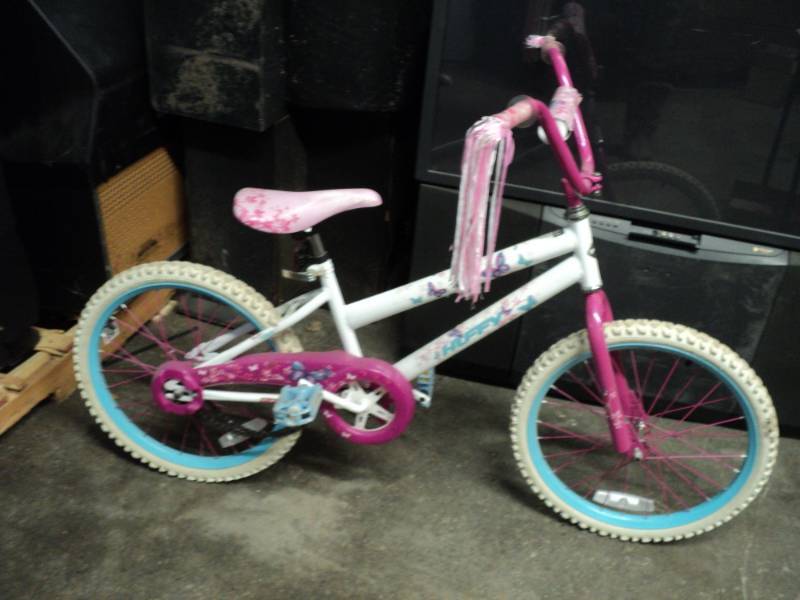 lot 42 image: Girls Huffy Bike Used...