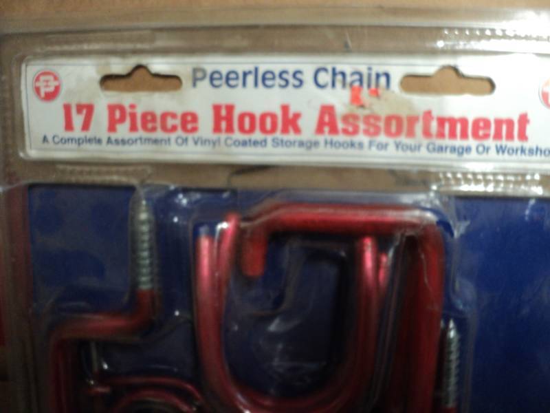 lot 63 image: Peerless Chain 17 Piece Hook Assort...