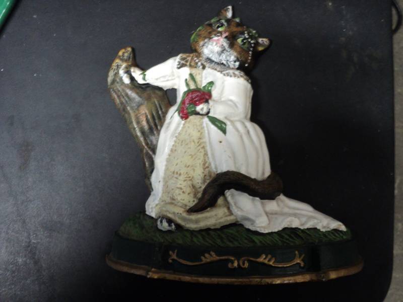 lot 76 image: Cat Door Stop Cast Iron...
