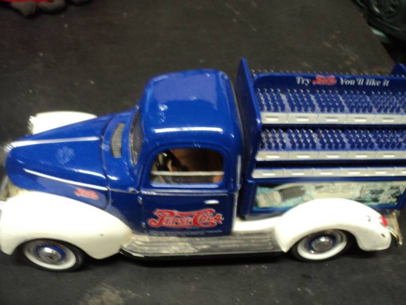 lot 87 image: Pepsi- Cola Truck 9 Long...