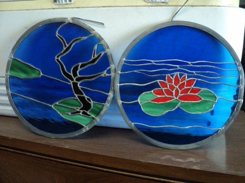 lot 114 image: 2 Stained Glass Wall Dcor- 12 in...
