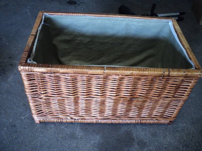 lot 132 image: Wicker Box 26 x 15 x 14 with liner...