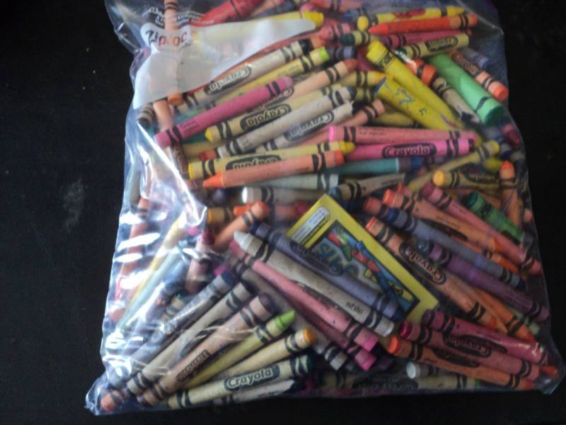 lot 141 image: Large Bag of Crayons...
