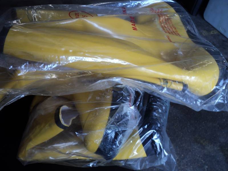 lot 177 image: Comfort Wear 17 Sportsman Rain Rub...