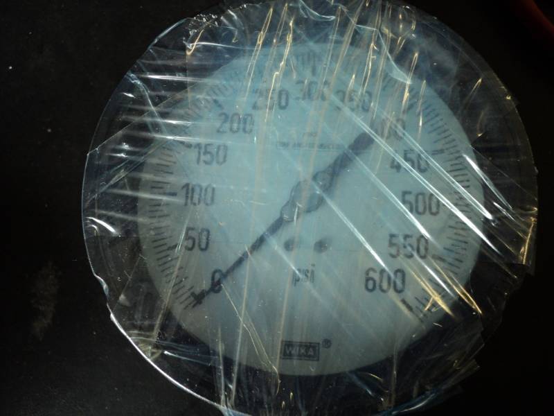 lot 180 image: WIKA 0 - 600 PSI Pressure Gauge 4 -...