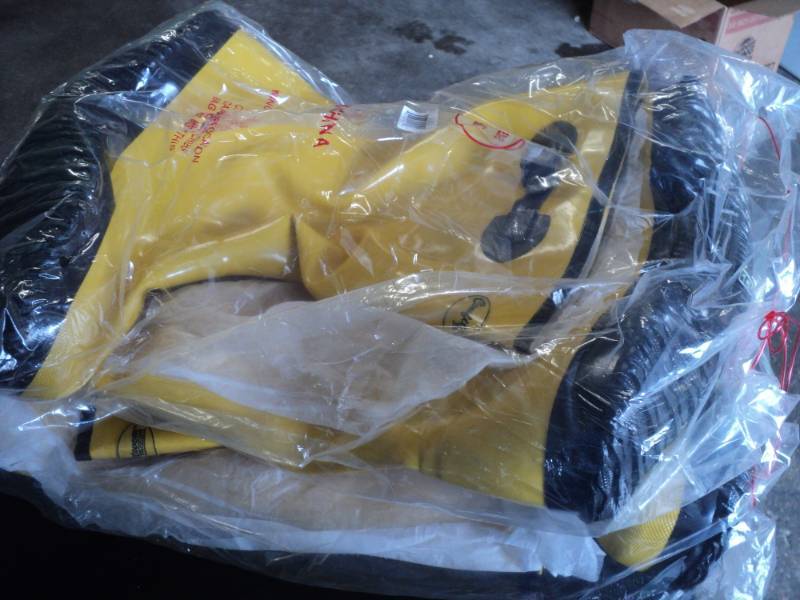 lot 183 image: Comfort Wear 17 Sportsman Rain Rub...