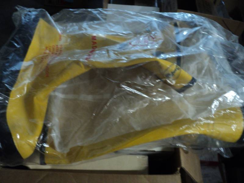 lot 201 image: Comfort Wear 17 Sportsman Rain Rub...