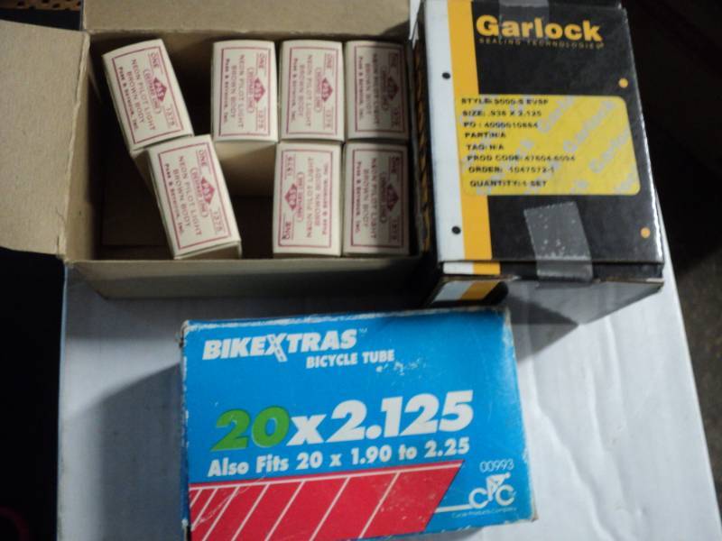 lot 243 image: Garlock #9000-S EVSP 1.000 x 1.625 ...