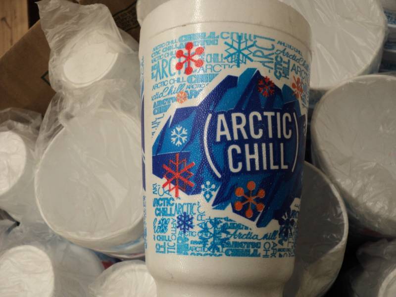 lot 304 image: Case of 300 - 44 oz Hot or Cold Ins...