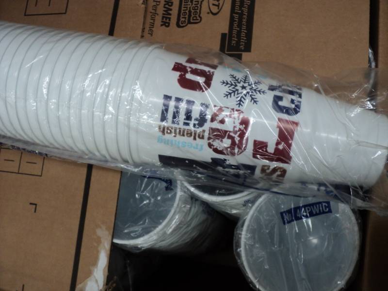 lot 321 image: Case of Dart 400 - 44 oz White Poly...