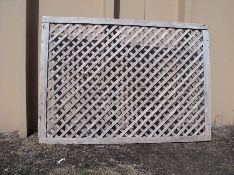 lot 322 image: 7 ft x 5 ft Lattice...