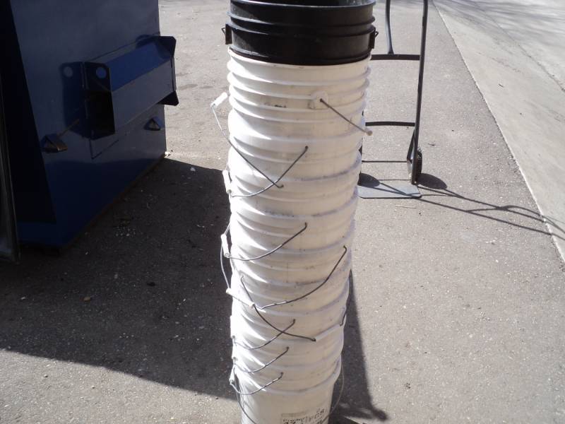 lot 324 image: 11 -5 Gal Pails...