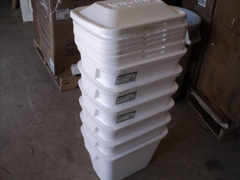 lot 329 image: 6 Lifoam 28 quart Coolers with Lids...