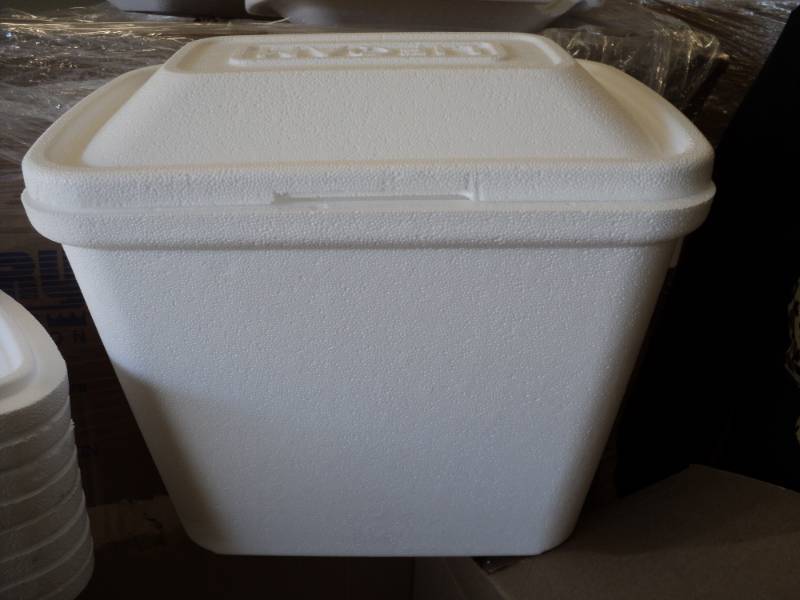 lot 330 image: 9 Lifoam 28 quart Coolers with Lids...