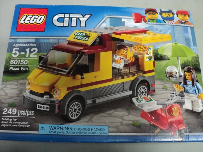 lot 11 image: LEGO City...