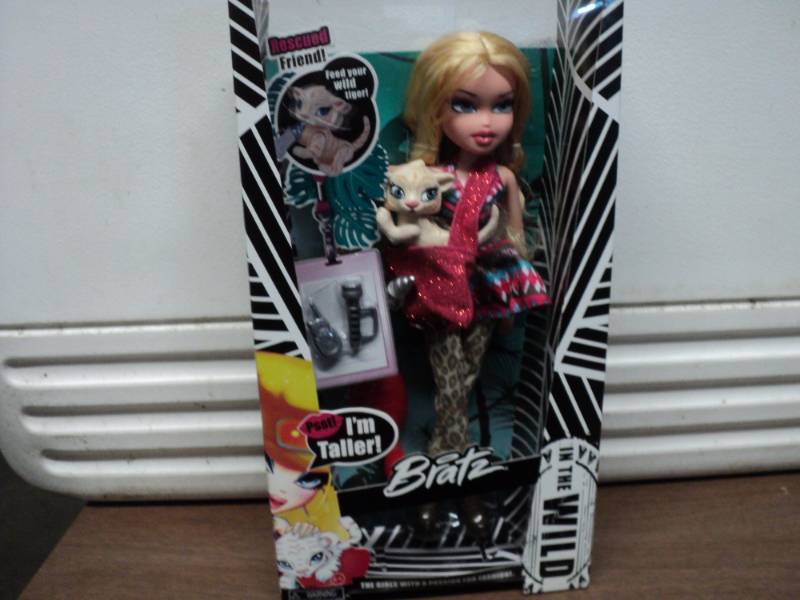 lot 20 image: Bratz Doll named Cloe...