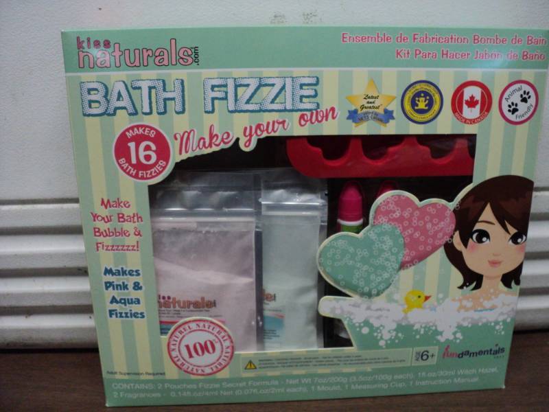 lot 55 image: Kiss Naturals Bath Fizzie...