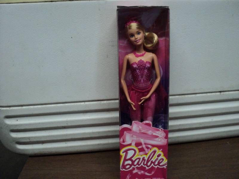 lot 98 image: BARBIE  ...