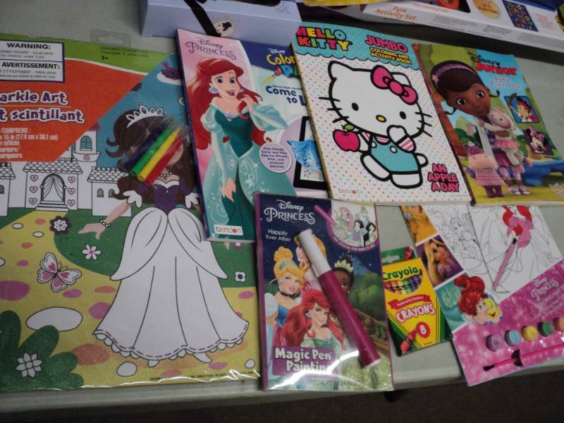 lot 135 image: Sparkle Art, Crayons, Magic Pen Pai...