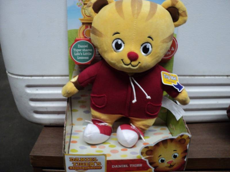 lot 165 image: Daniel Tiger Sings and Talks...