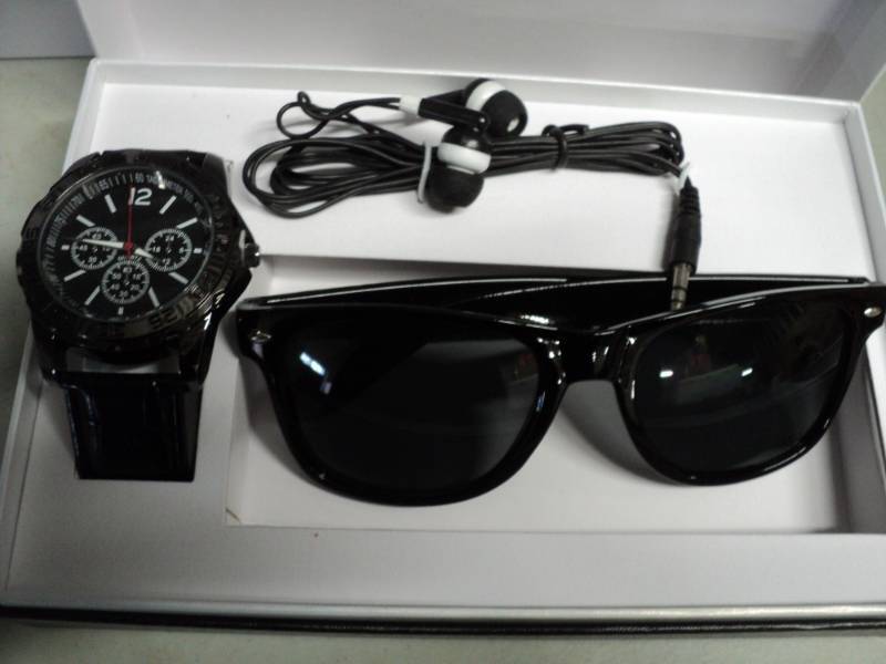 lot 171 image: Gift Set...