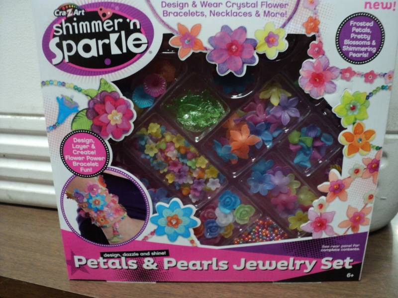 lot 197 image: Shimmer n Sparkle Jewelry Set...