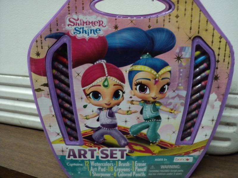 lot 198 image: Shimmer and Shine Art Set...