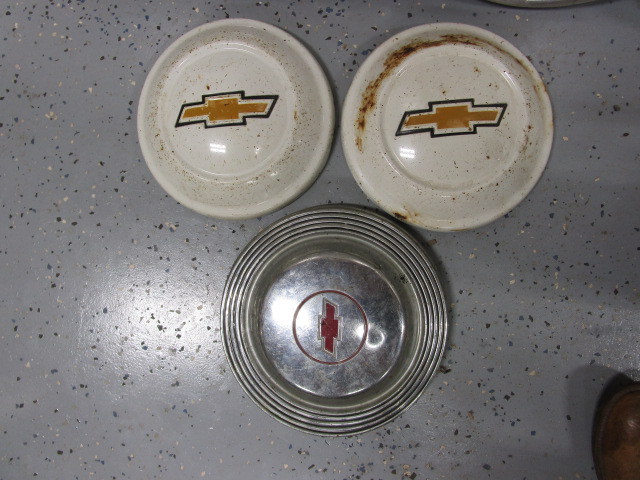 Vintage chevy deals hubcaps