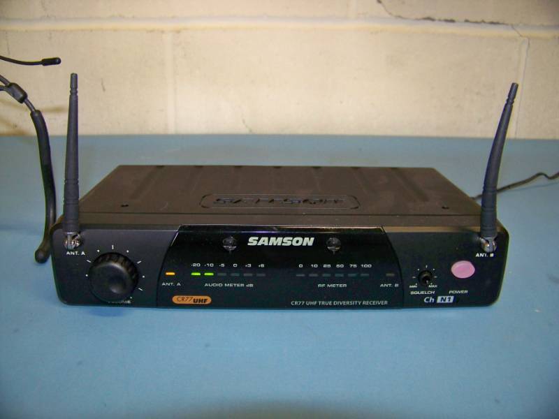 lot 90 image: Samson, Pro Audio Wireless Diversity Receiver and Fitness Headset Transmitter Microphone System