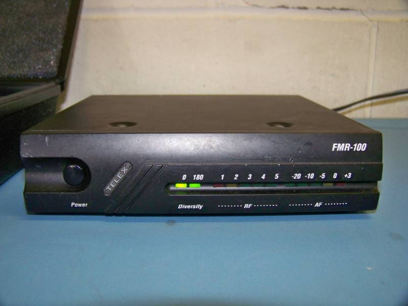 lot 91 image: Telex, Pro Audio Wireless Microphone Equipment with Handheld Mic and Diversity Receiver