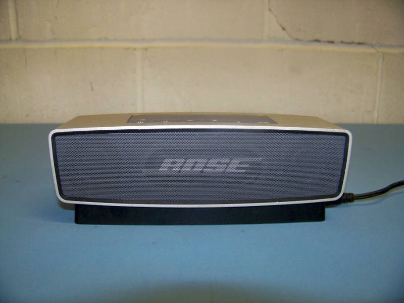 lot 33 image: Bose, SoundLink Mini, Wireless, Bluetooth Speaker with Charging Base in Original Box