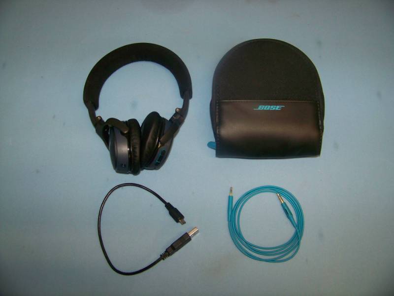 lot 38 image: Bose, SoundLink, Wireless, Bluetooth, On-Ear Headphones with Carrying Case in Original Box