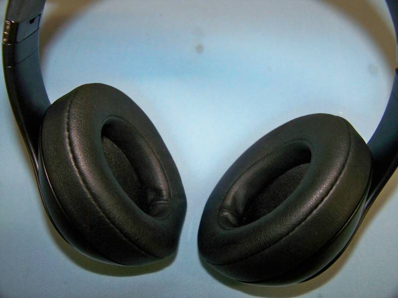 lot 39 image: Beats by Dr. Dre, Studio 3 (Studio3) Wireless, Bluetooth Stereo Headset  Headphones