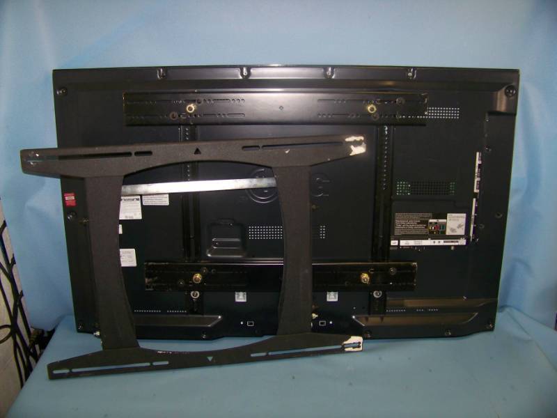 lot 18 image: 42, LG, SMART, Full HD (1080p), LED TV  Television with (4) HDMI Inputs, Remote Control and Chief Wall Mount