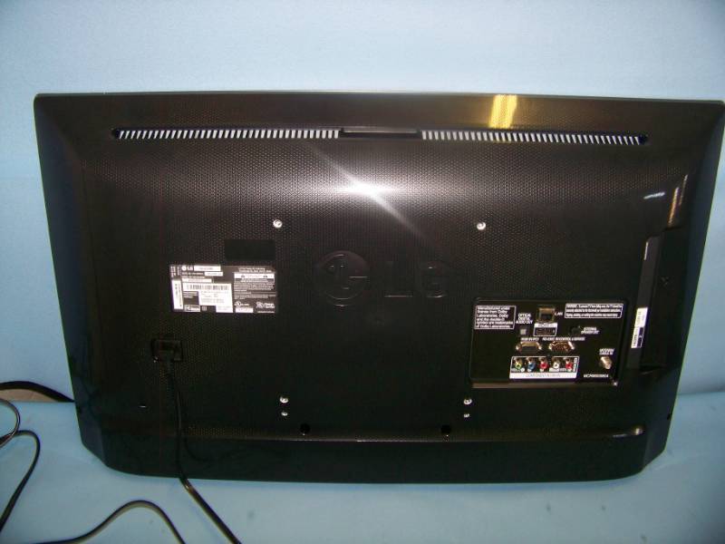 lot 20 image: 32, LG, Commercial, Full HD, LED TV  Television with Remote Control and Stand - NEW