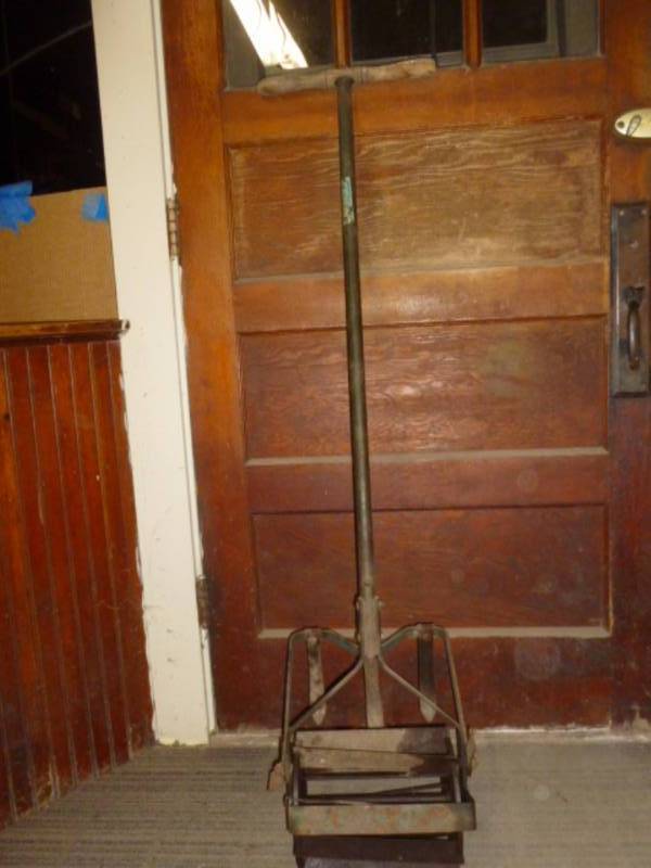 lot 2 image: Vintage Cultivator